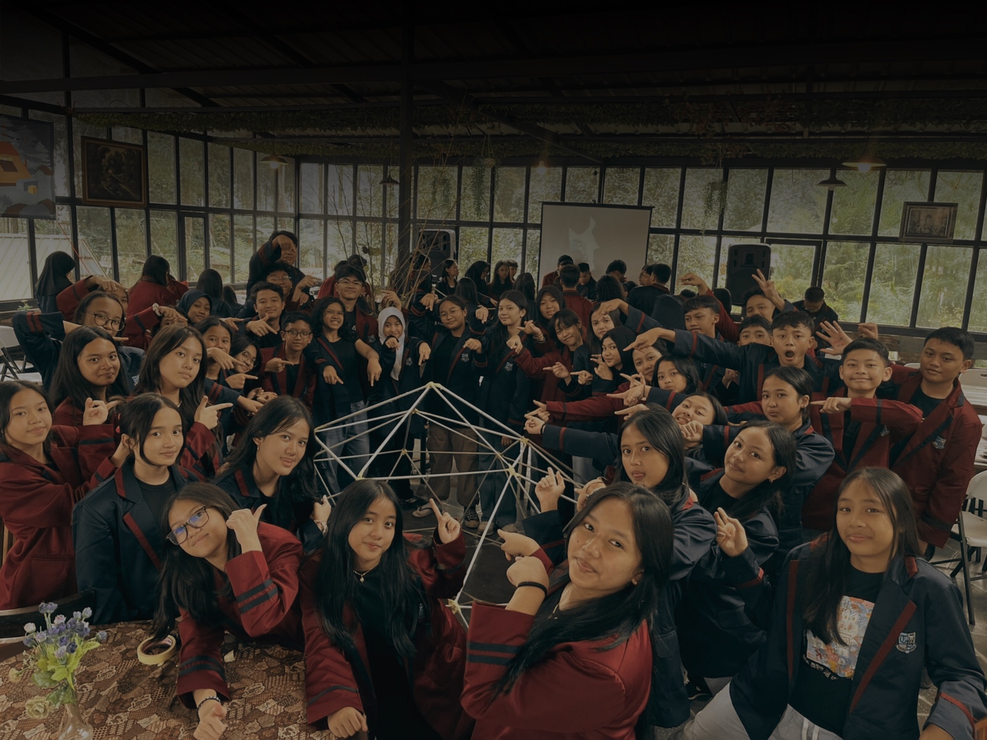 Foto anggota OSIS/MPK SMP Taruna Bakti saat kegiatan OSIS camp